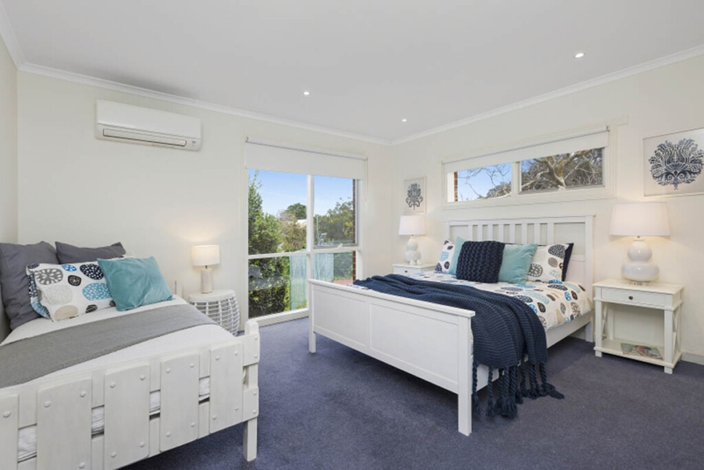 Spacious Sorrento Retreat