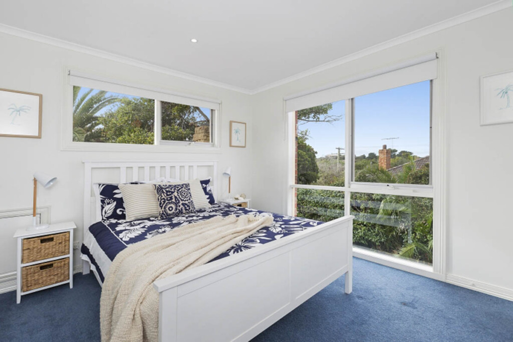 Spacious Sorrento Retreat