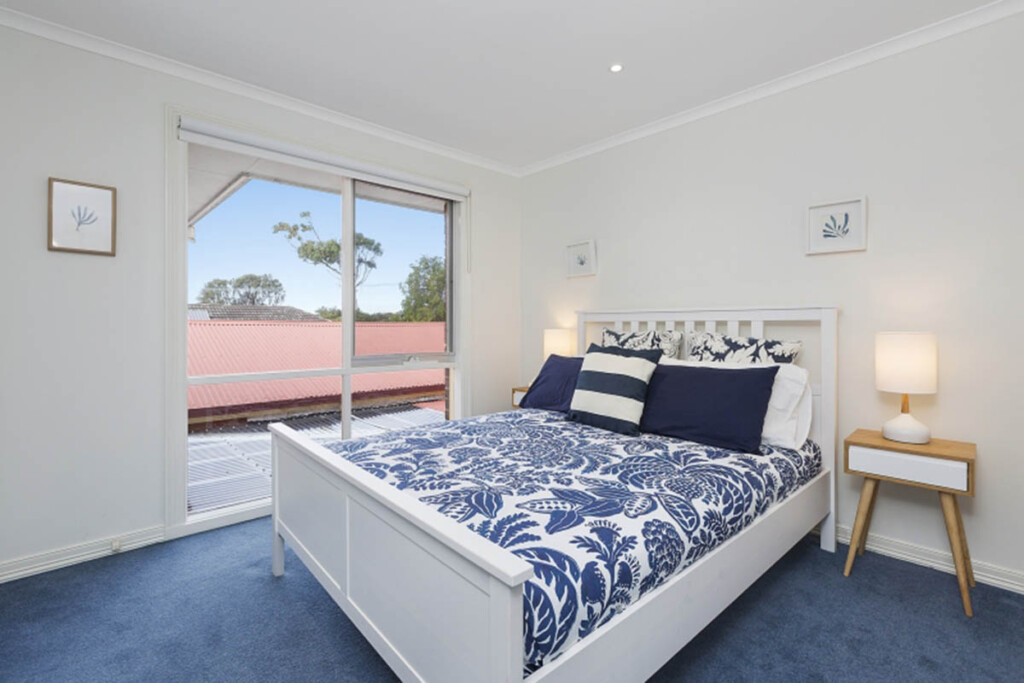 Spacious Sorrento Retreat